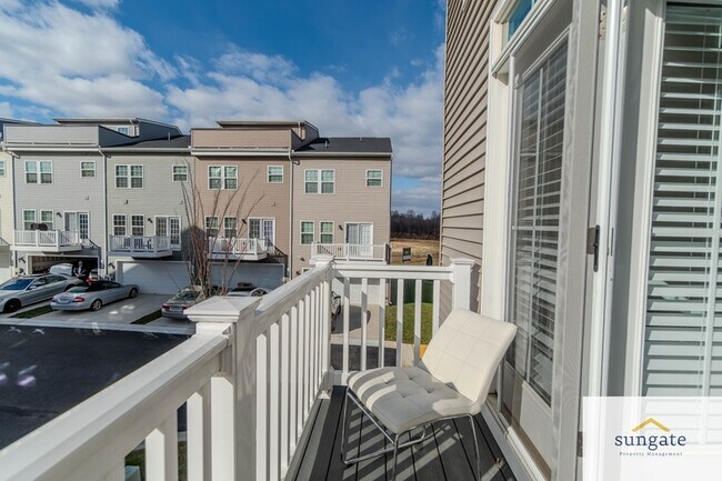 Building Photo - 100 Matisse Pl