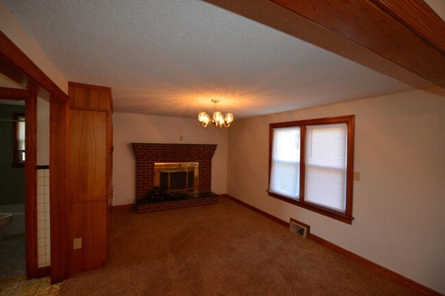 Building Photo - 2841 Bloomer Springs Rd