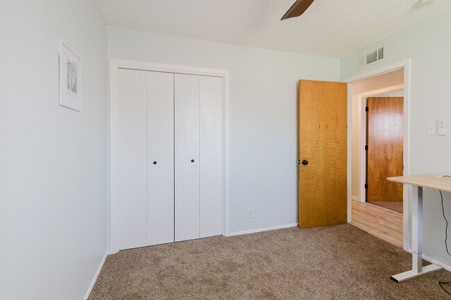 Building Photo - Adorable 3 Bedroom Home