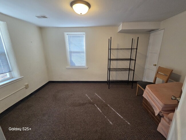 Building Photo - Charming 3-Bedroom, 1-Bath Duplex for Rent! VIDEO TOUR