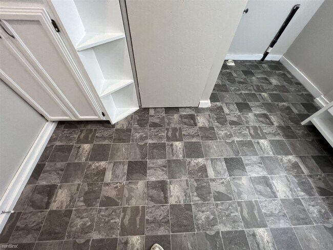 Building Photo - 3 br, 1 bath House - 1725 S Saint Clair Ave