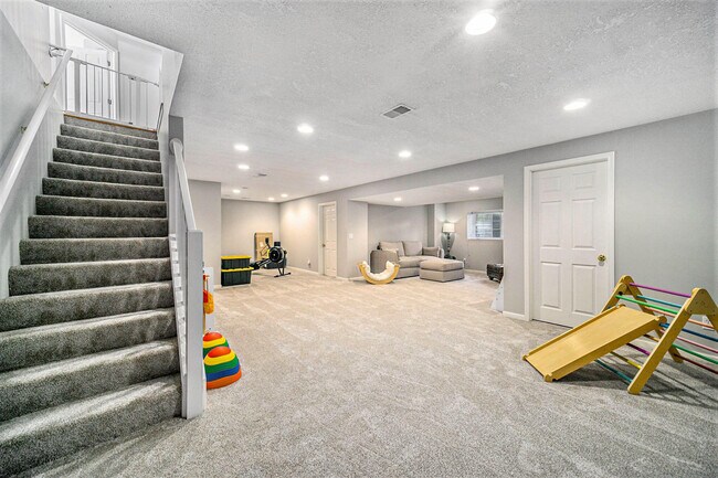 Building Photo - 150 Burwyck Park Dr