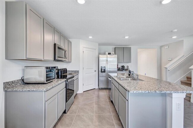 Building Photo - 7601 Rosewood Gdn Lp