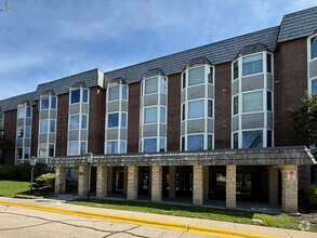 Building Photo - 600 Thames Pky