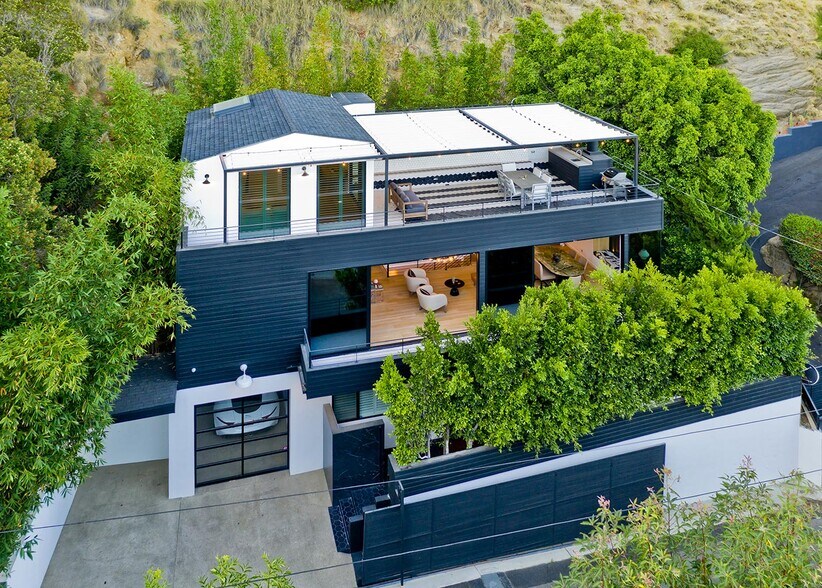 Building Photo - 2164 Sunset Plaza Dr
