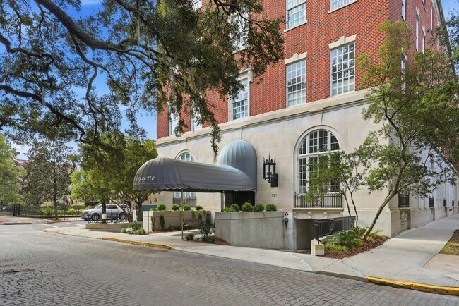 Building Photo - 321 Abercorn St