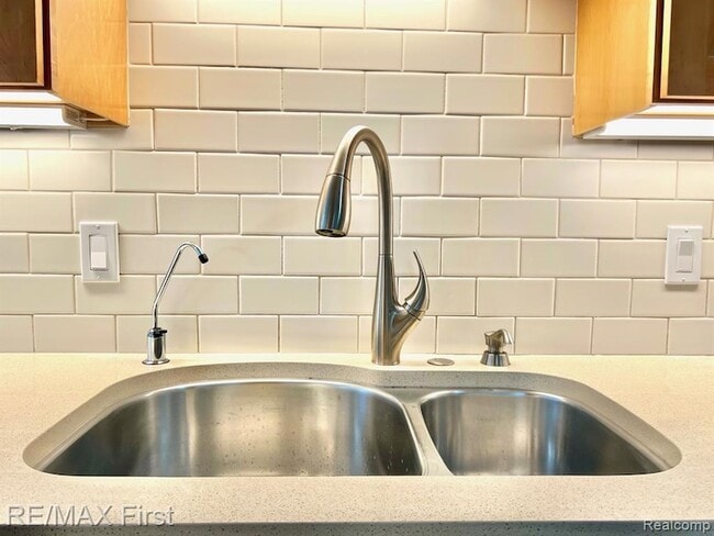 Building Photo - 4516 Robinwood Ave