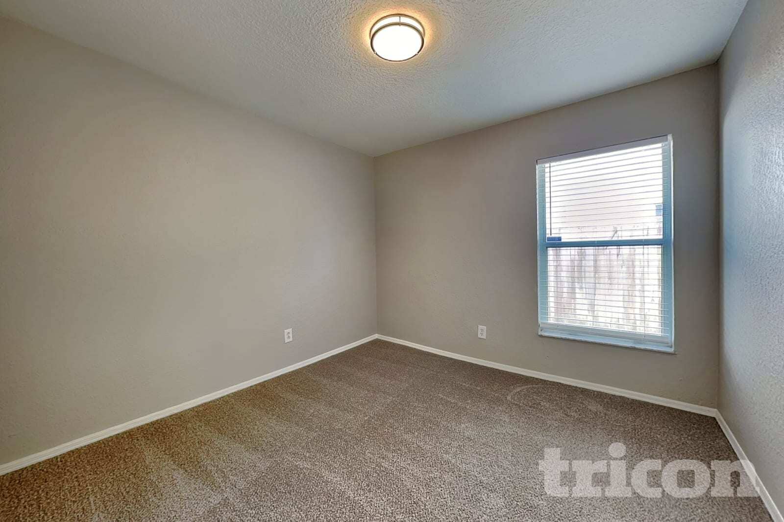 Building Photo - 1124 Vinetree Dr