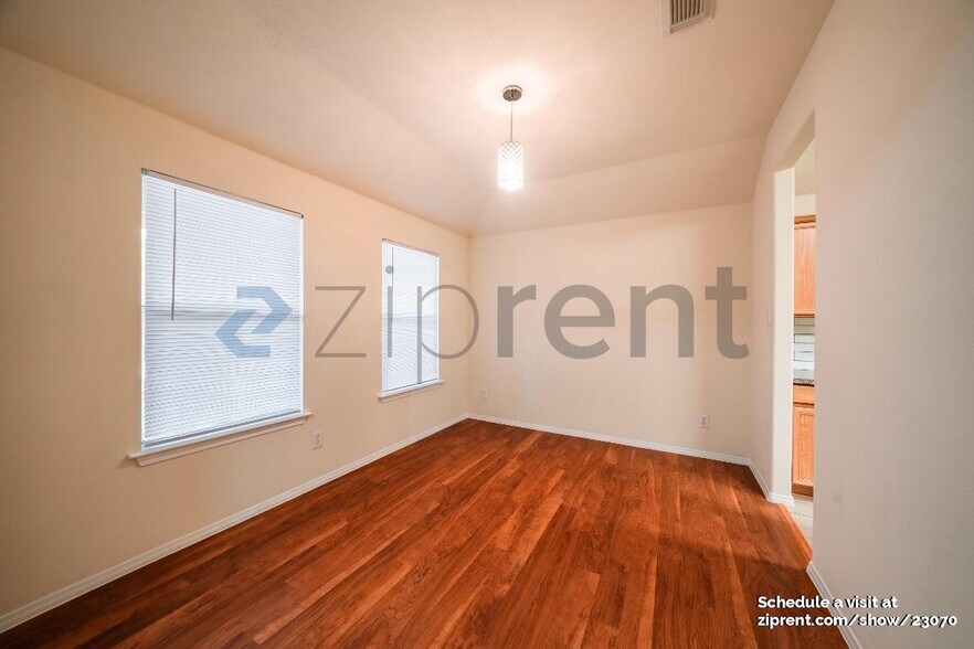 Building Photo - Unit