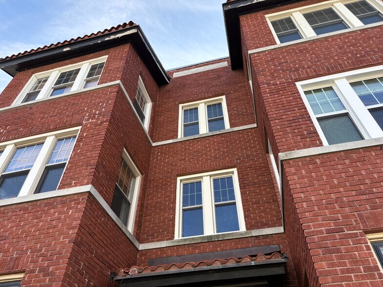 Building Photo - 134 E 18th St