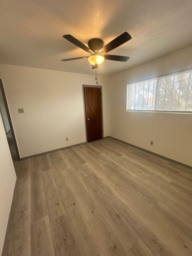 Building Photo - Welcome to this charming 3-bedroom, 2-bathroom home located in Albuquerque, NM