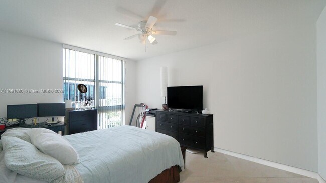 Building Photo - 550 Okeechobee Blvd