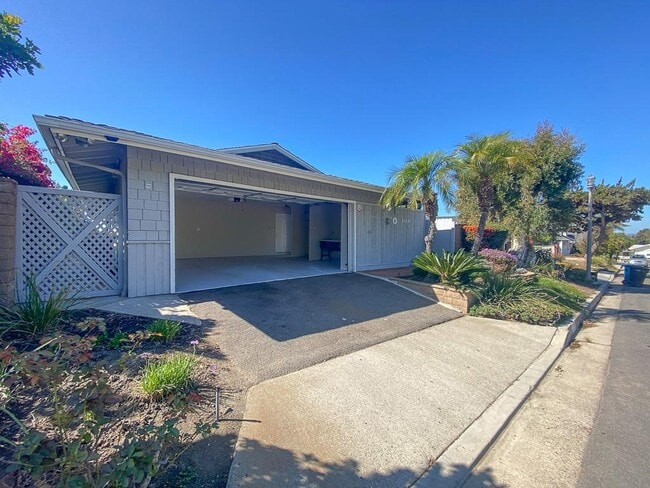 Building Photo - 2719 Via Arboleda