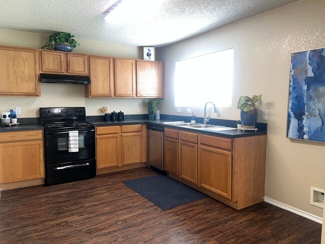 Building Photo - BURLESON 3/2/1 HOME