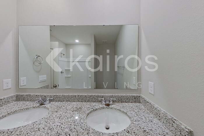 Building Photo - 32036 Katelin Cir