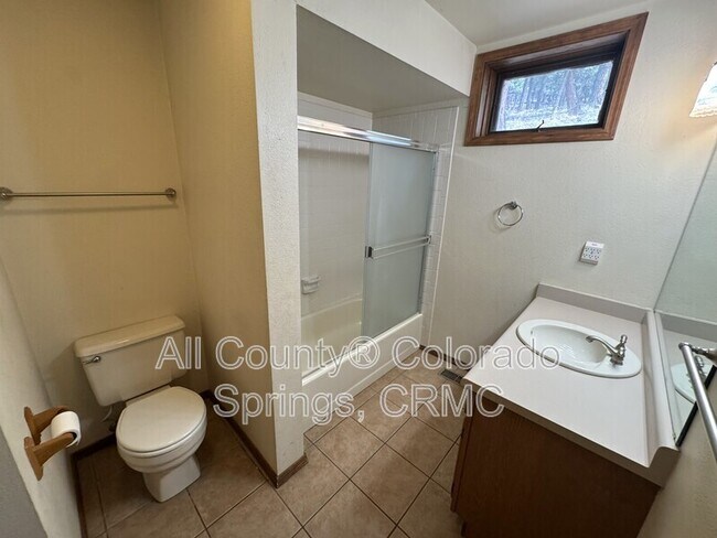 Building Photo - 380 Ponderosa Ln