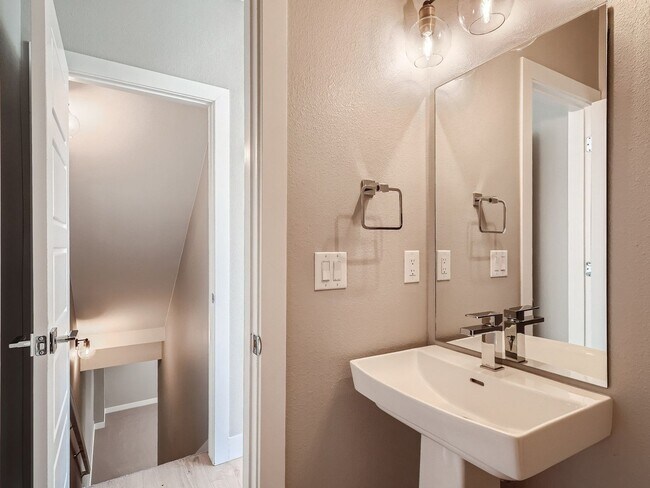 Building Photo - 3434 Garfield