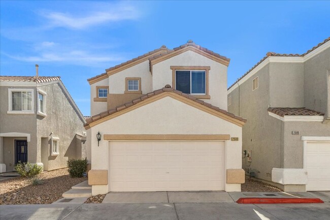 Building Photo - Charming 3 Bed 2.5 Bath Home in Gated Comm...