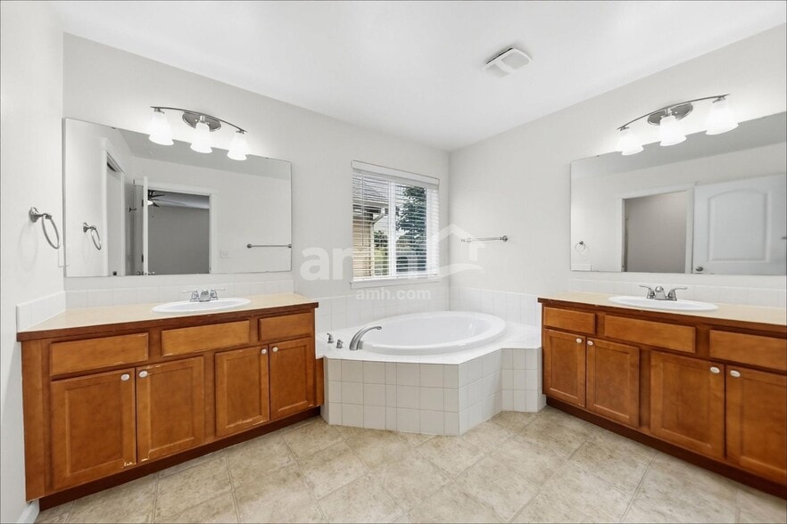 Building Photo - 5100 Balustrade Blvd SE