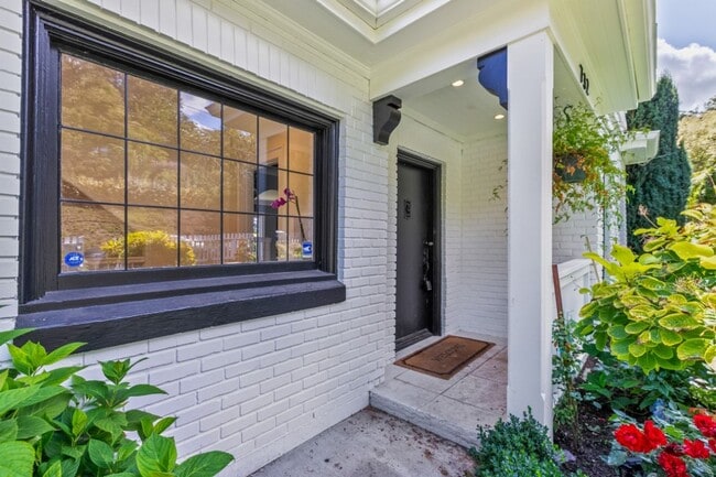 Building Photo - 4Bd/1.75Ba Seattle House