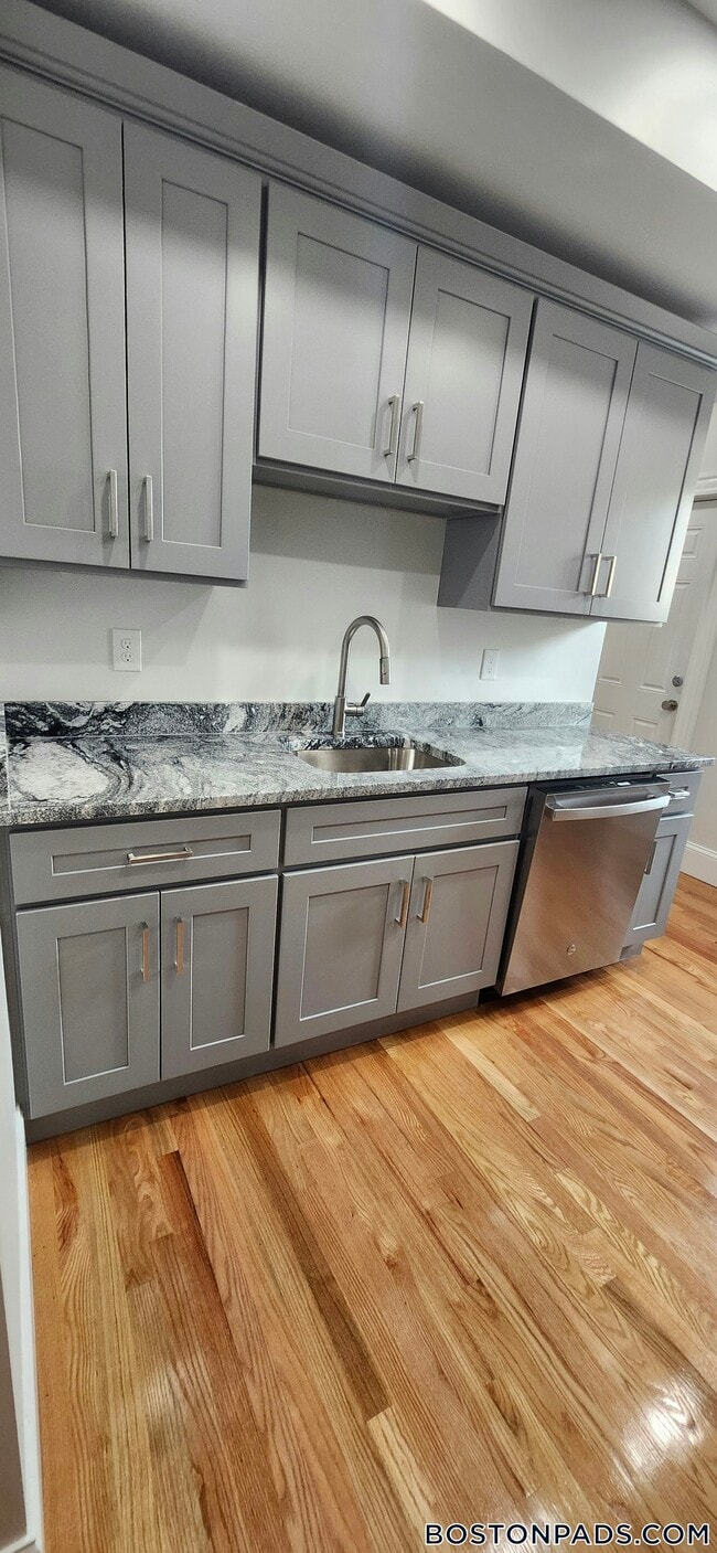 Building Photo - 17 Verrill St