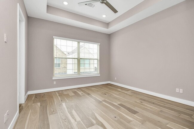 Building Photo - 304 Chobani Ln