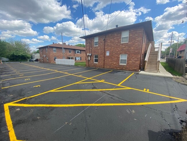 Building Photo - 1 Bedroom - Grandview Area