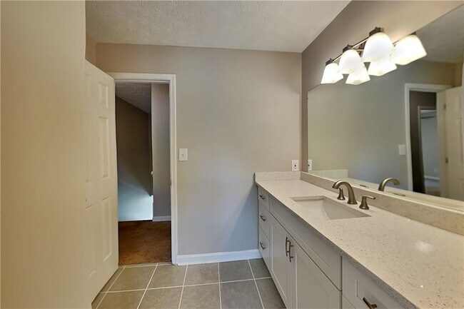 Building Photo - 205 Tawneywood Way