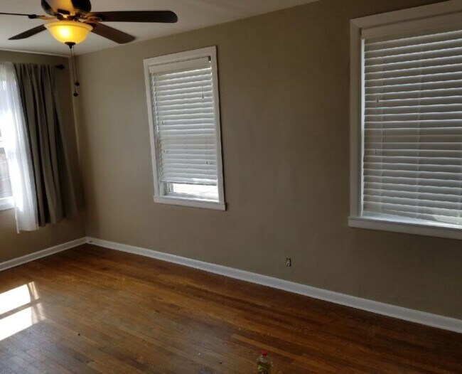 Building Photo - 2709 Pyramid Ave
