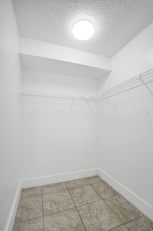 Building Photo - 777 NW 155th Ln