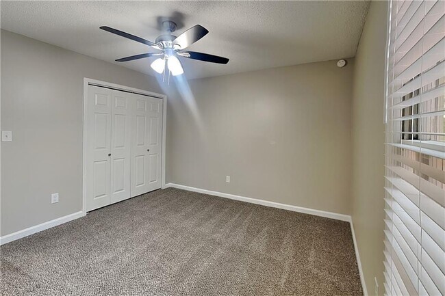 Building Photo - 66 Freestone Ln