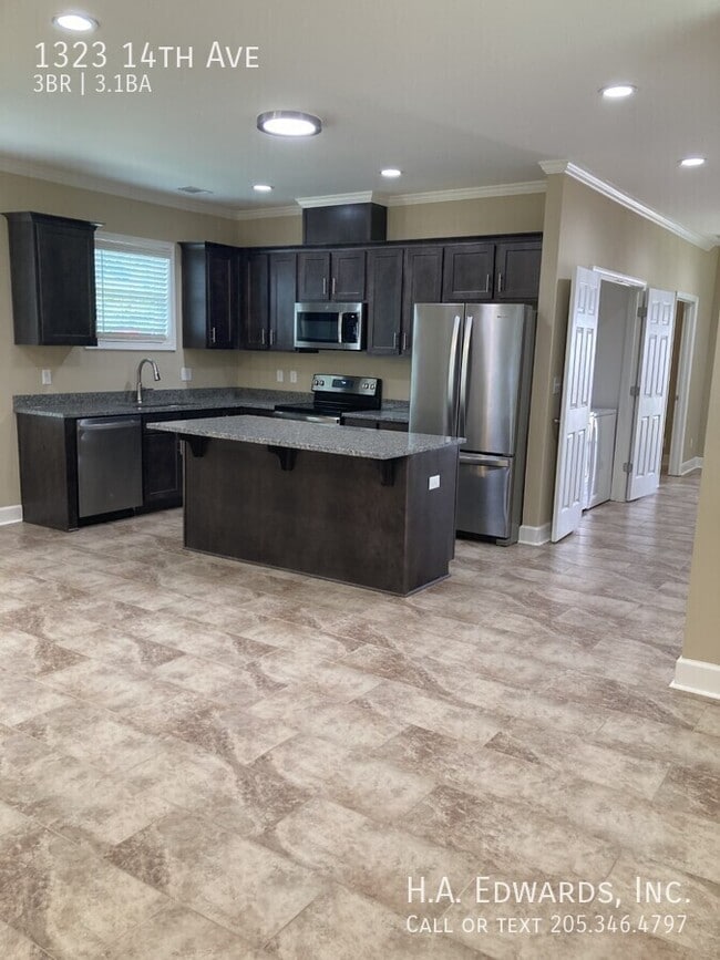 Building Photo - 1323 14th Ave