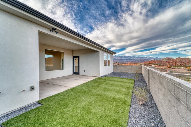 Building Photo - 362 Firerock Way