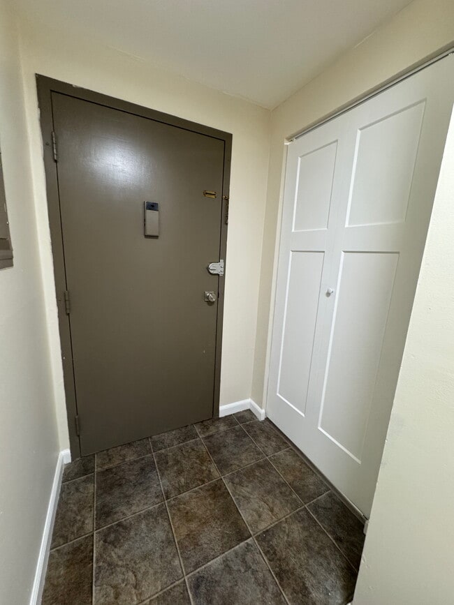 Foyer - 44 Watertree Dr
