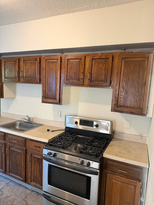 Building Photo - 730 Middle Ave