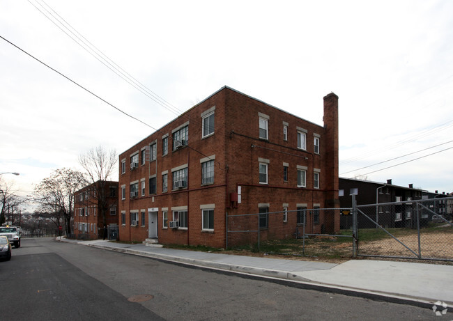 Building Photo - 3333 10th Pl SE
