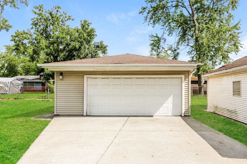 Building Photo - 35 Pamela Dr