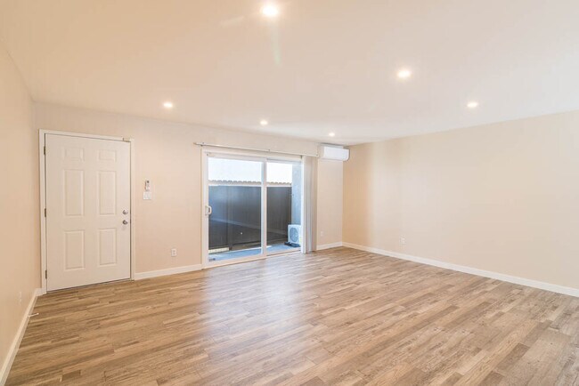 Building Photo - 2102 Mathews Ave