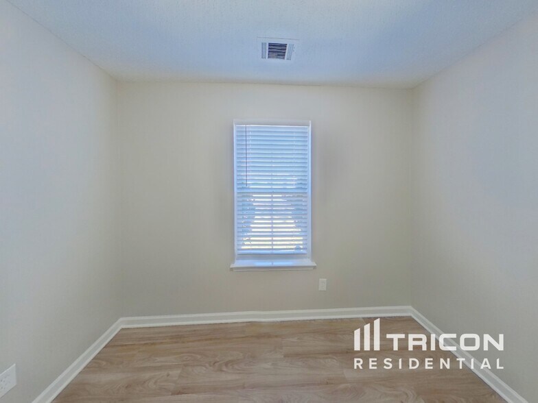 Building Photo - 2000 Taras Trace Dr