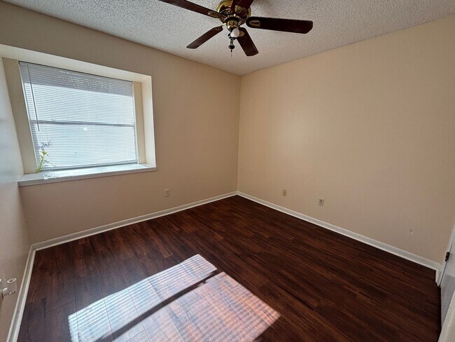 Building Photo - COZY AND SPACIOUS BRICK HOME NEAR PINES ROAD IN SHREVEPORT.