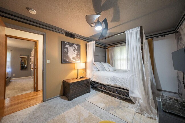 Building Photo - Charming Home in Valley View Gardens