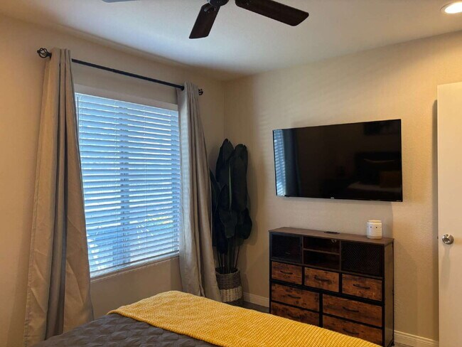 Building Photo - 2 Bedrooms Condo for Rent Available May 19...