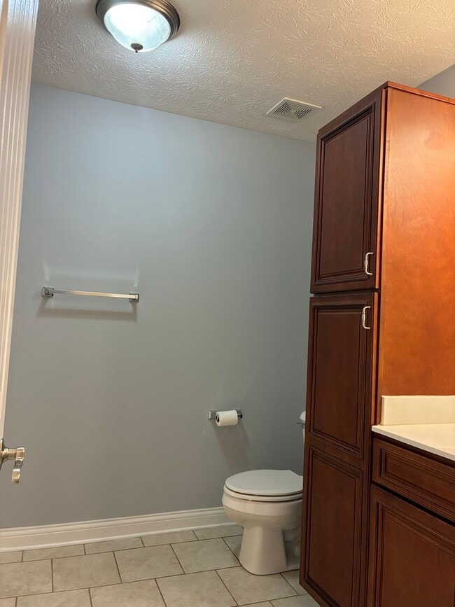 Building Photo - 137 Twin Lakes Dr