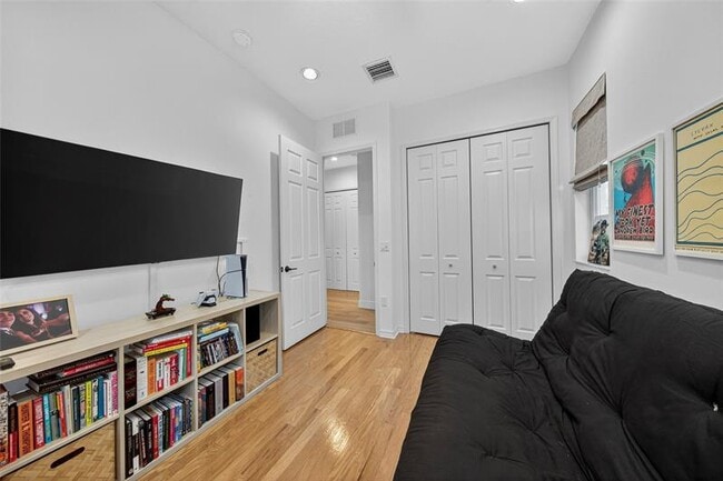 Building Photo - South Florida Excellent Rental - 1 month FREE!!!