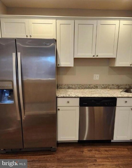 Building Photo - 2115 Woodhollow Dr