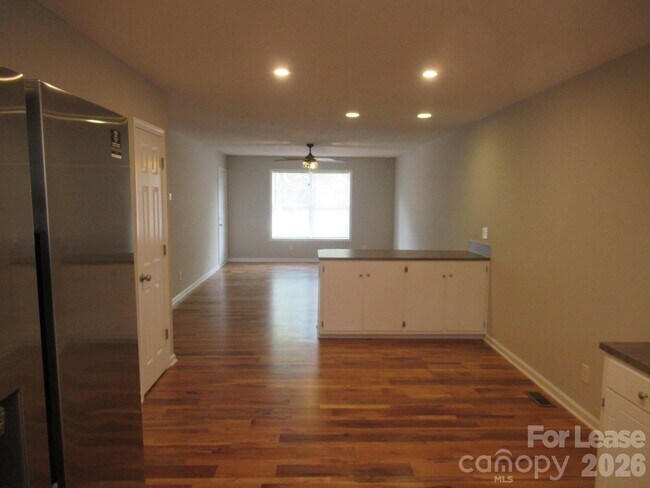 Building Photo - 800 Horseshoe Lake Rd