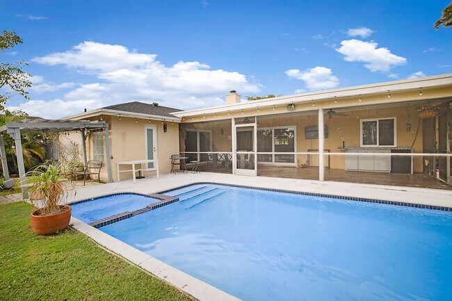 Building Photo - 4422 Brandywine Dr