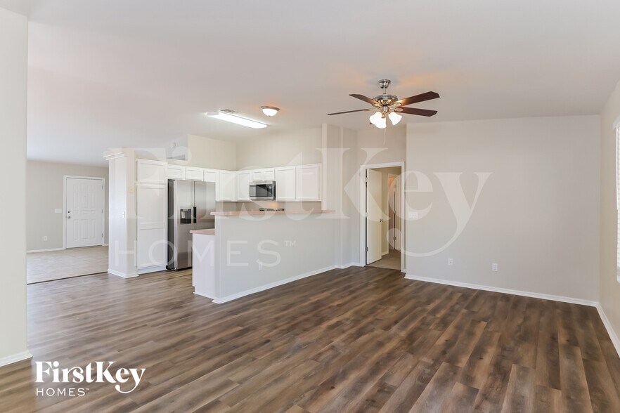 Building Photo - 4099 S Apache Well Dr
