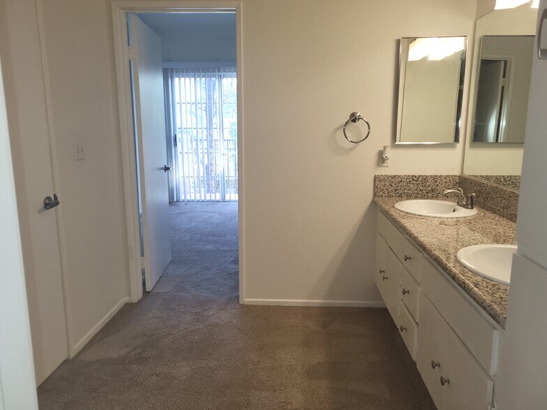 Building Photo - 24143 Del Monte Dr