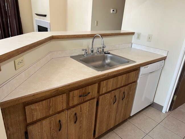 Building Photo - 2 Bedroom, 2 Bath Broadview Heights